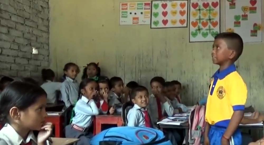 अशाेक दर्जीकाे जीवन फेरीयाे ःसडकबाट विद्यालय