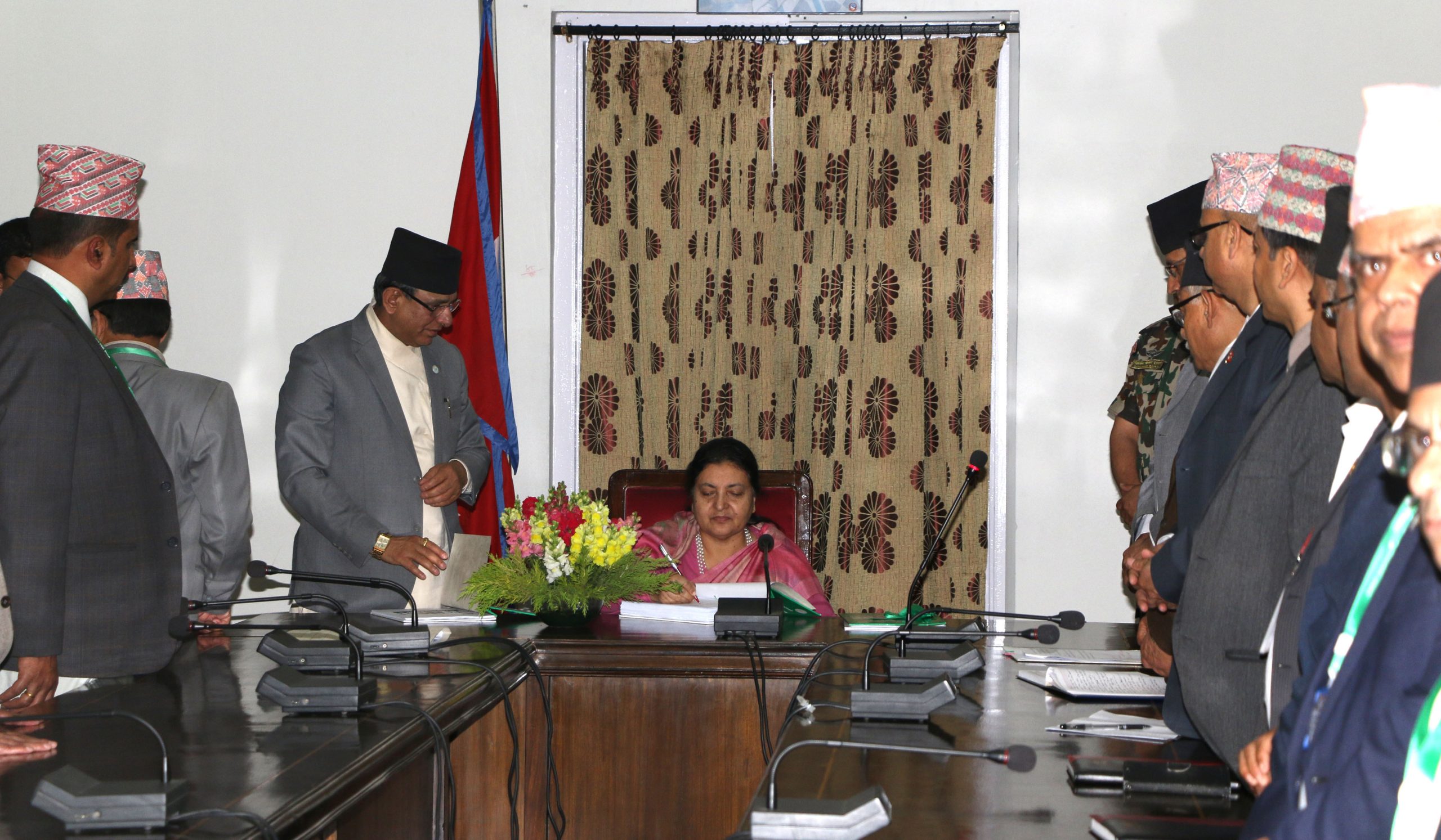 राष्ट्रपतिसमक्ष महालेखापरीक्षक प्रतिवेदन पेश