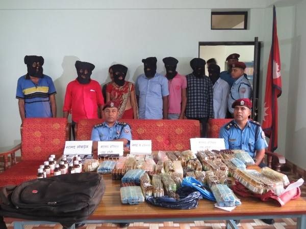 लागुऔषध र हतियार सहित सात भारतीय पक्राउ