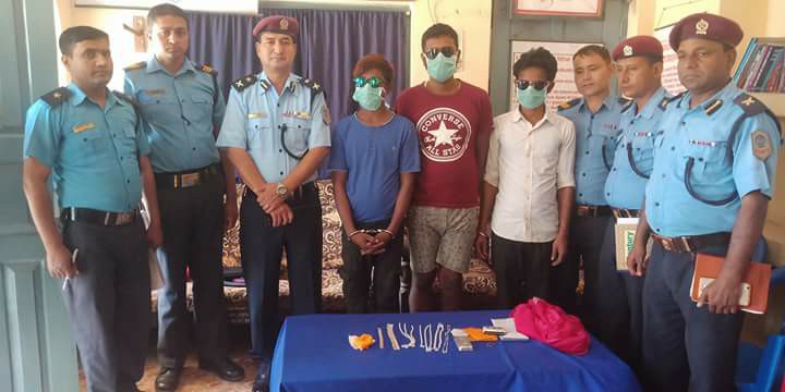 चोरीका गरगहना सहित तीनजना सार्वजनिक