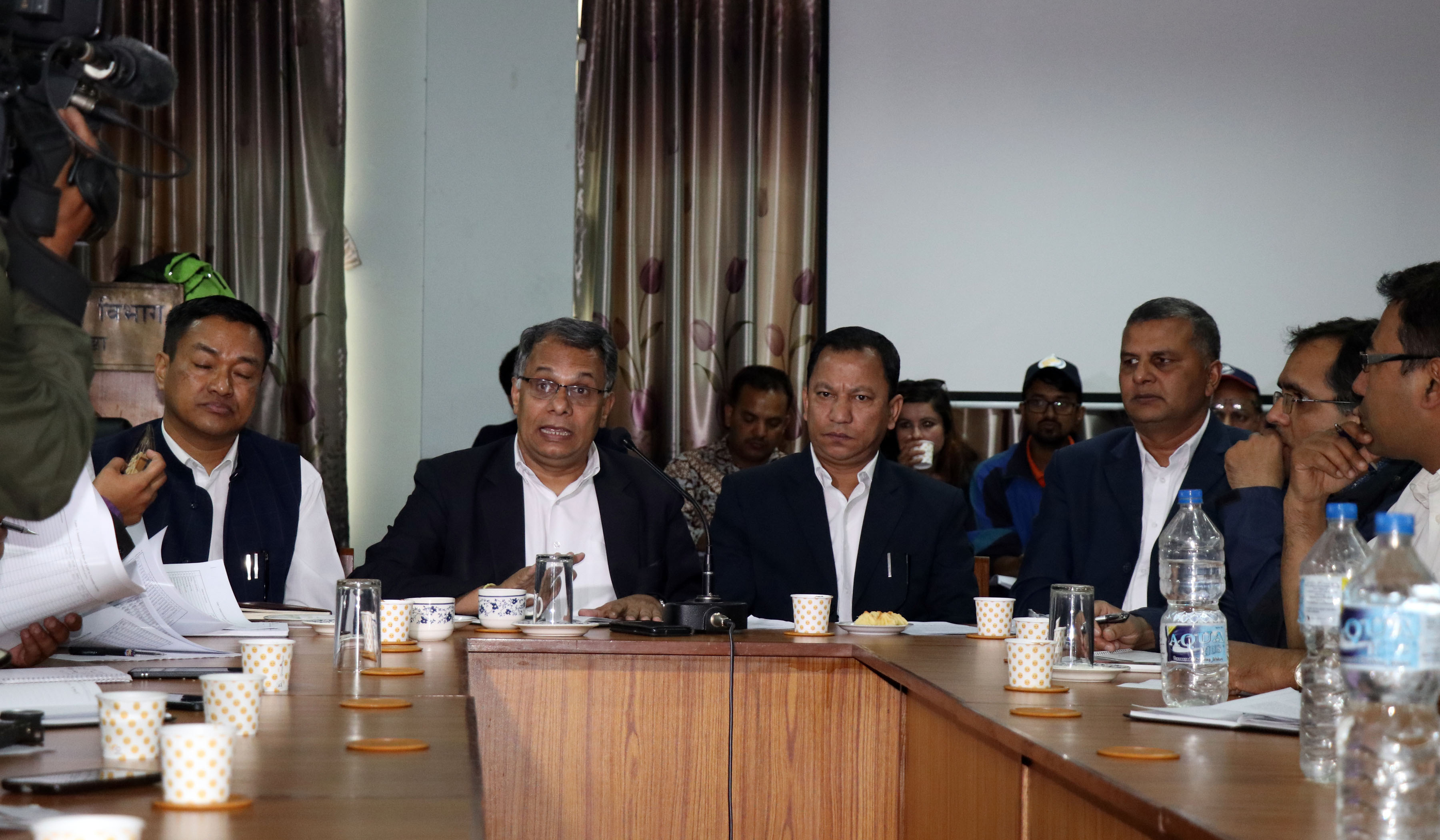 प्रतिब्यक्ति अाय बढ्याे ः प्रत्येक नेपालीकाे बार्षिक अाम्दानी १हजार ४ डलर