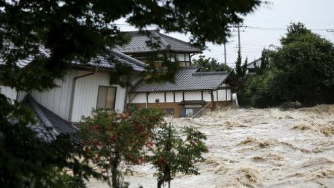 बाढीले चार घर पु¥यो,सडक अवरुद्ध