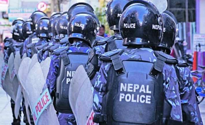 प्रहरीको स्कर्टिङ टोलीमाथि आक्रमण गरी कार्यकर्ता छुटाइयो