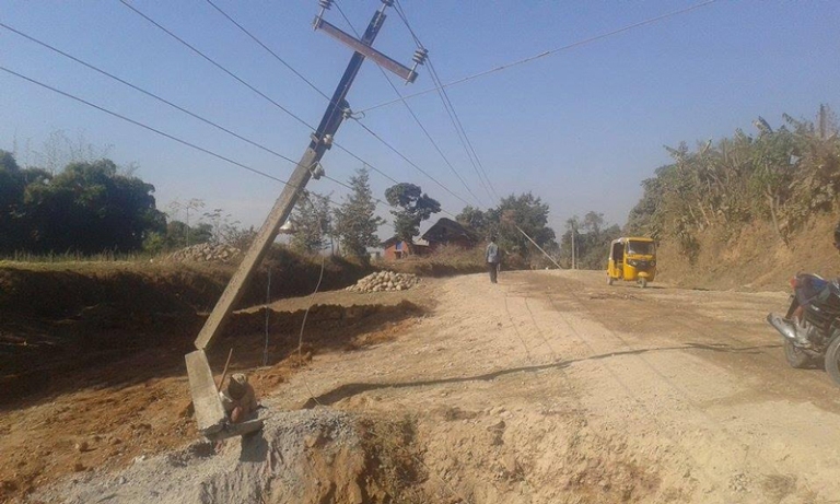 टाउकोमाथि पोल खस्दा बालकको मृत्यु