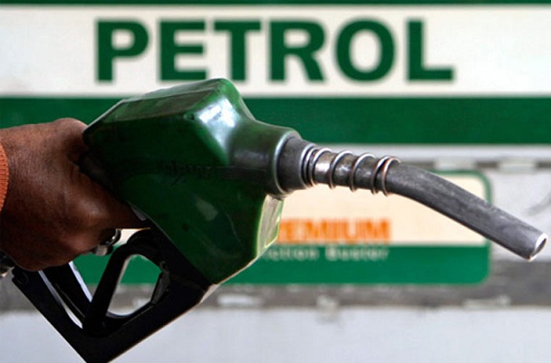 कालोबजारी गरेको आरोपमा पेट्रोल पम्प बन्द