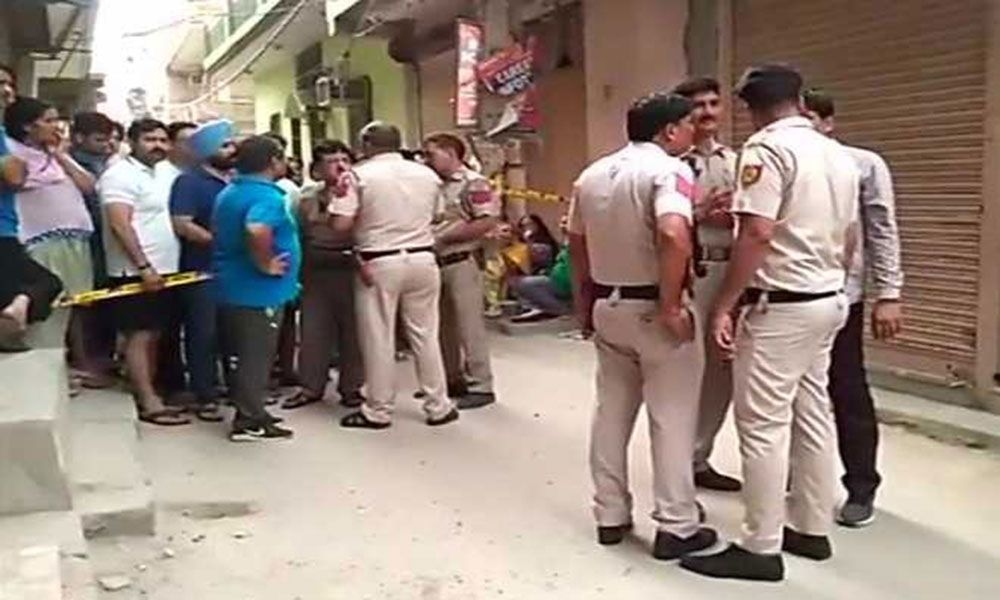 एकै परिवारका ११ जनाको शव घरभित्रै भेटियो