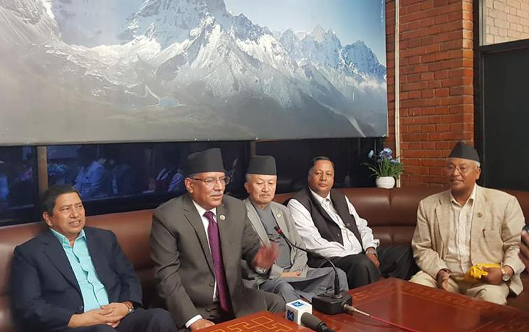 चारदिने भ्रमणका लागि अध्यक्ष दाहाल भारत प्रस्थान