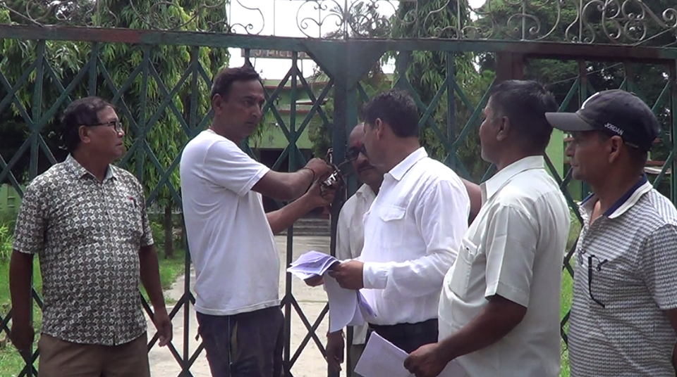 डेढ महिनादेखि बन्द रहेको विराटनगर जुटमिलको ताला खोलियो