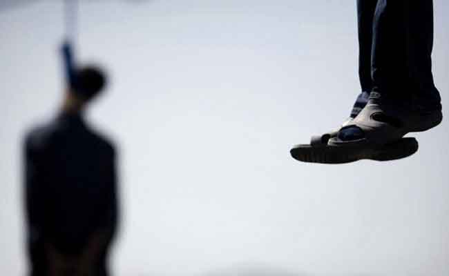 दुई छोरालाई झुण्ड्याएर आत्महत्या !