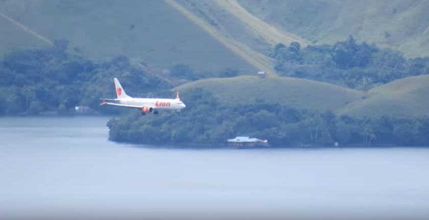 १ सय ८८ जना यात्रु सवार रहेको विमान समुद्रमा खस्यो