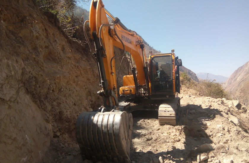 डोजरले पाल्दै डोल्पाका जनप्रतिनिधि