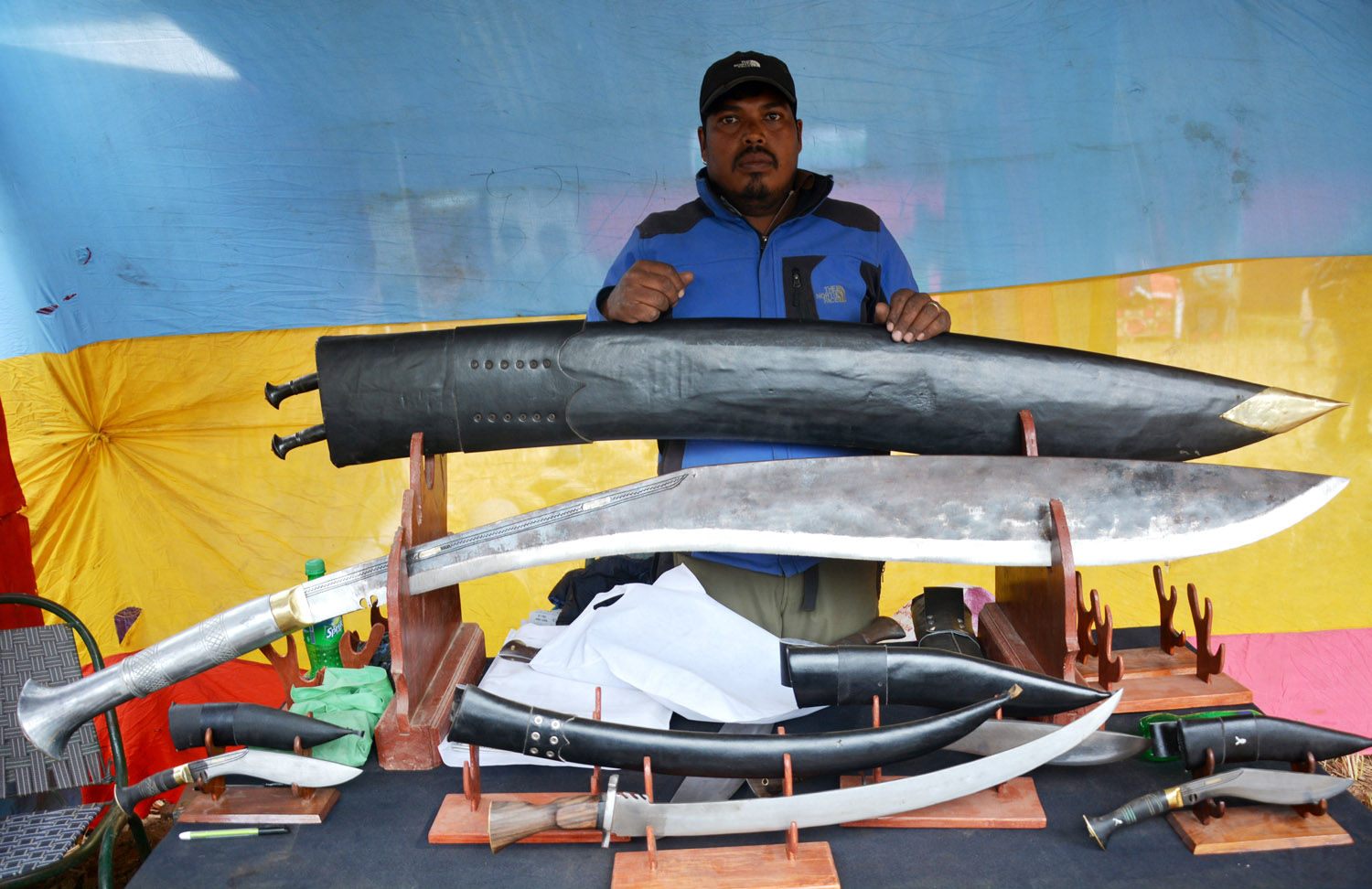 ३५ किलोका खुकुरी निर्माण, मुल्य एक लाख रुपैँया