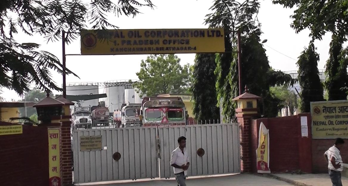 कार्यालय प्रमुखकै संलग्नतामा ट्याङ्करको ताला खोलेर डिजेल चोरी !