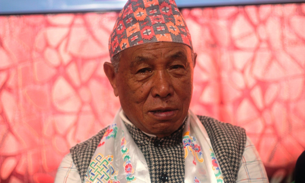 मञ्चमै ढले गाउँपालिका अध्यक्ष, अस्पताल लैजाँदा निधन