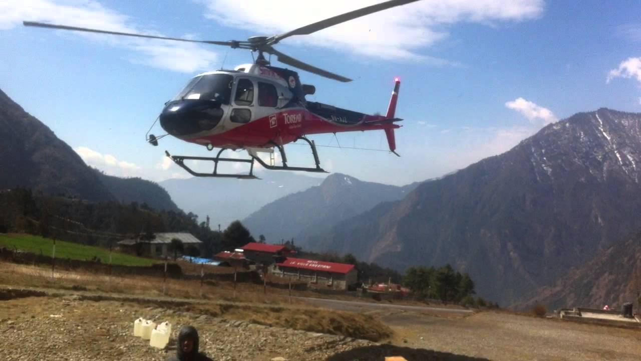 मौसमको खराबीले दुई हेलिकप्टर खेल मैदानमा अवतरण