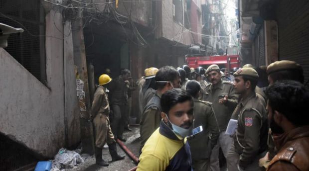 भारतको दिल्लीमा अन्न बजारमा आगलागि, ४३ जनाभन्दा बढीको मृत्यु