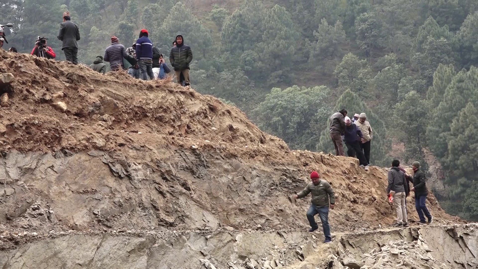काठमाडौका जनप्रतिनिधि पुगे ल्याण्डफिल्ड साइड रहेको बन्चरेडाँडाँ