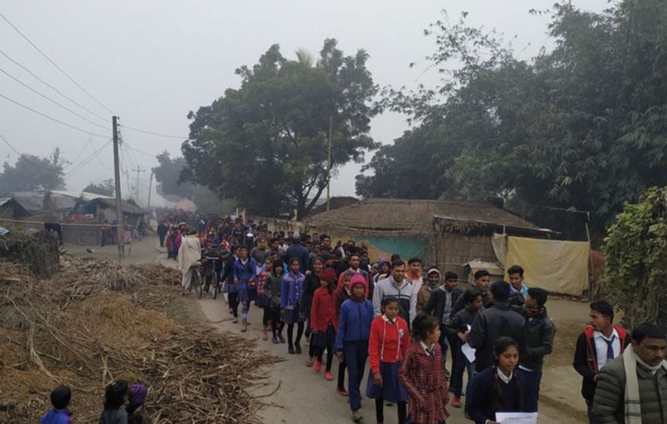 विद्यालयको जग्गा भूमाफियाले कब्जा गरेको भन्दै विद्यार्थीको विरोध प्रदर्शन