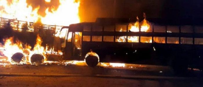 बस र ट्रक एक आपसमा ठोक्किँदा २० जनाको मृत्यु