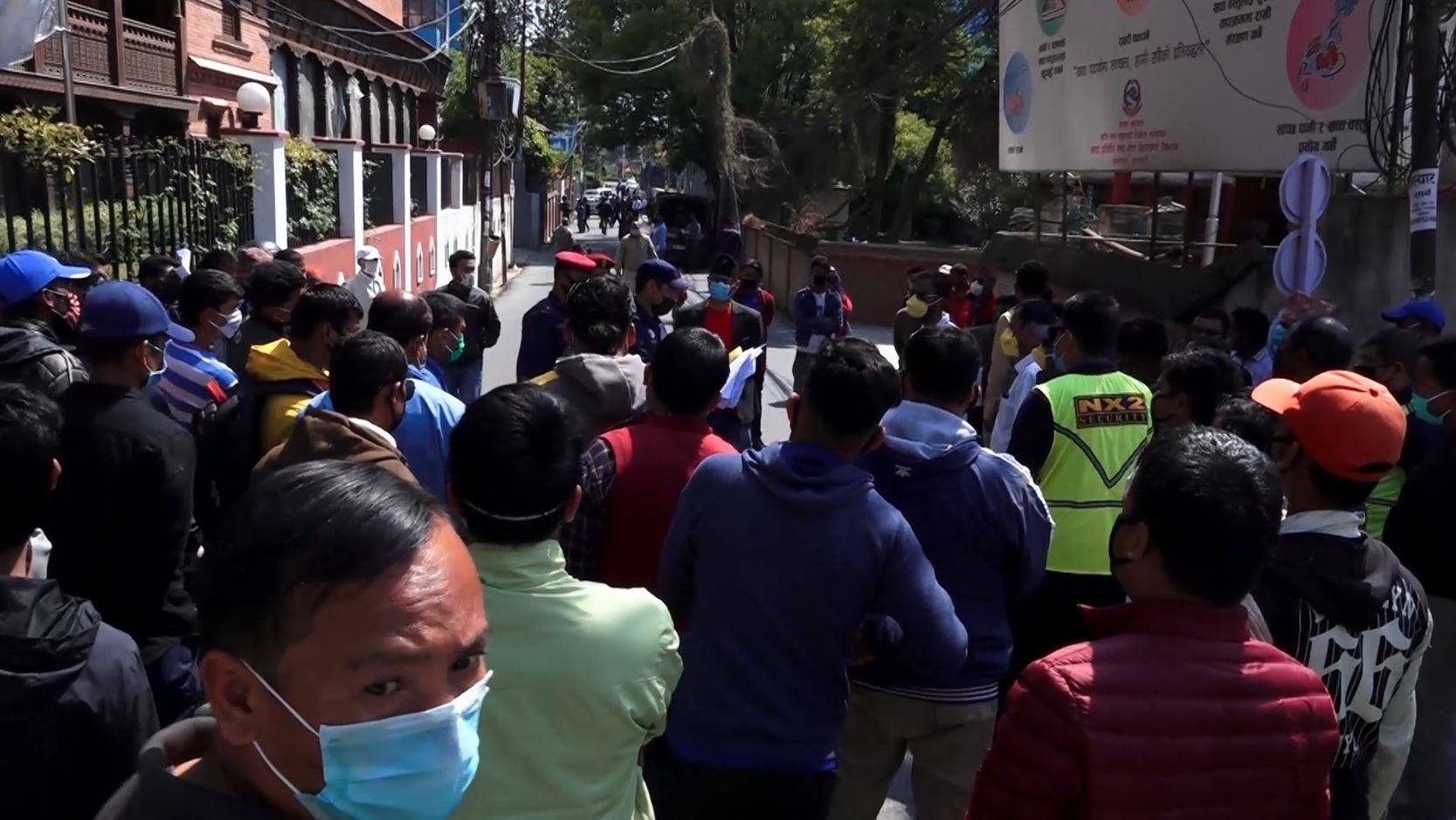 लकडाउनमा काठमाडौंमा सवारी पासको दुरुपयोग बढ्दो