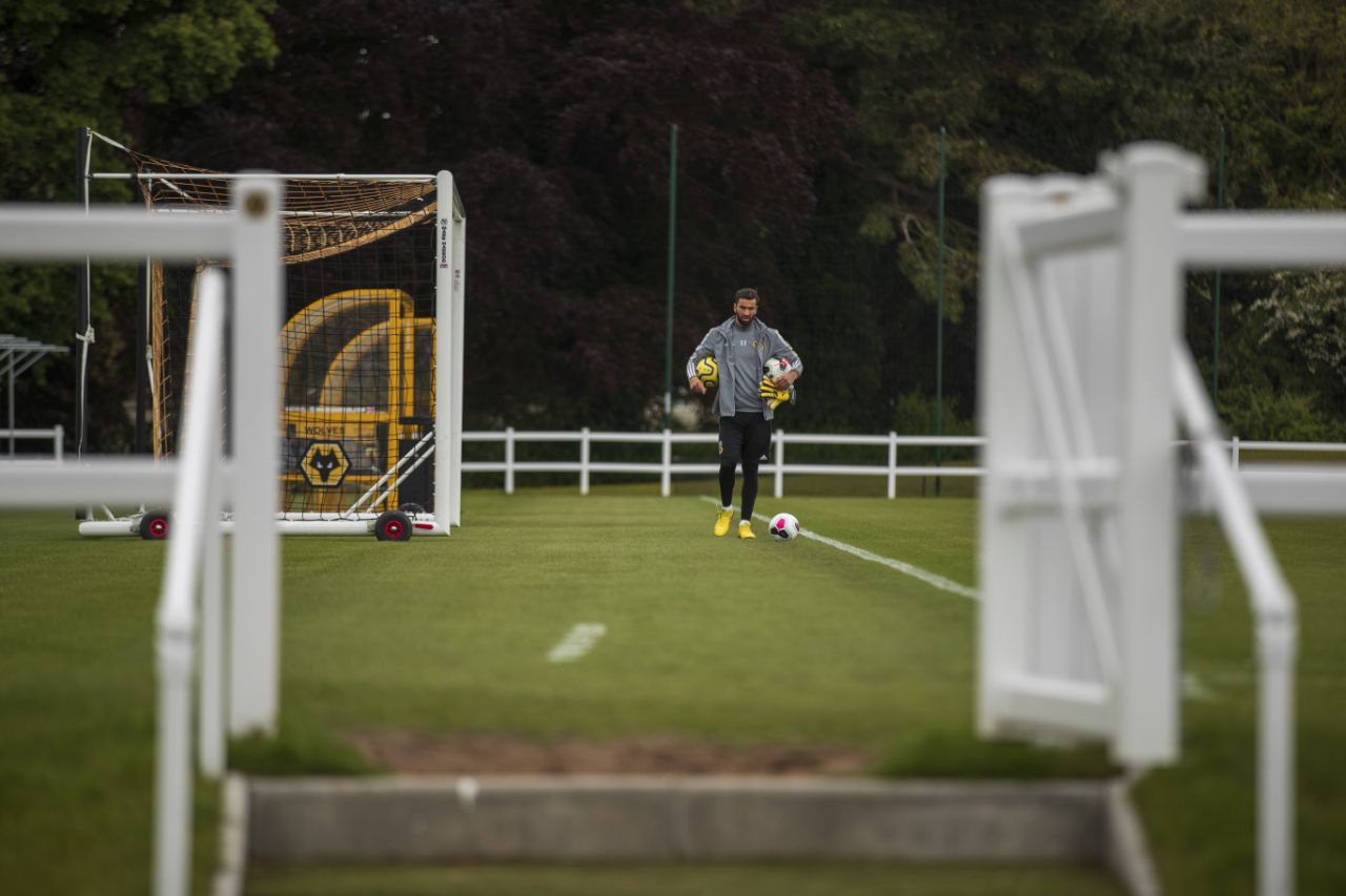 इंग्लिस प्रिमियर क्लबका खेलाडीहरुको प्रशिक्षण सानो समूहमा सुरु, खेलाडीबिच सम्पर्क गर्न नपाइने