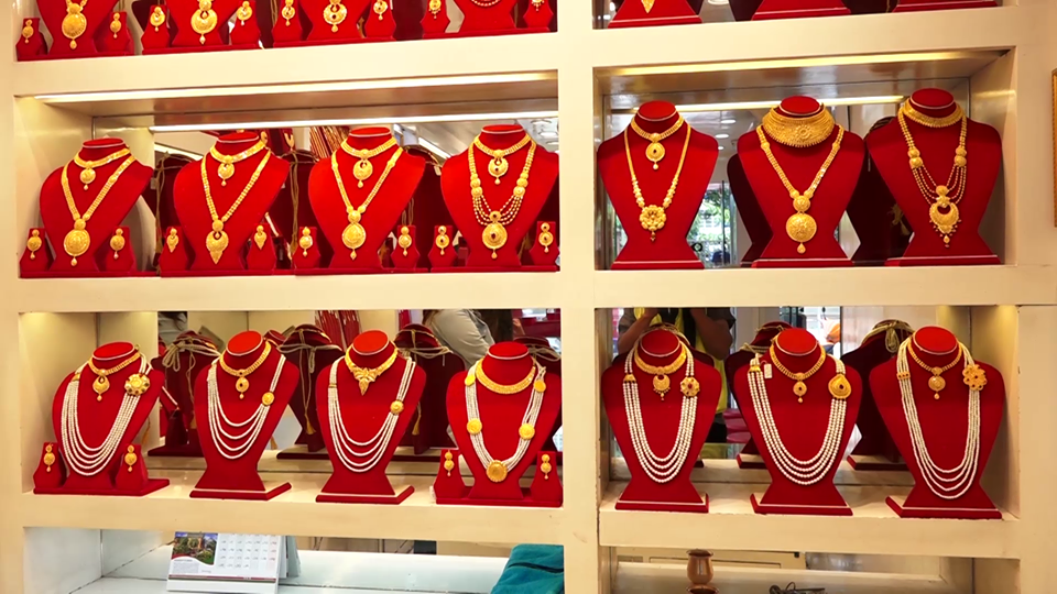 बिहिबार सुनको भाउ ७ सयले घट्यो