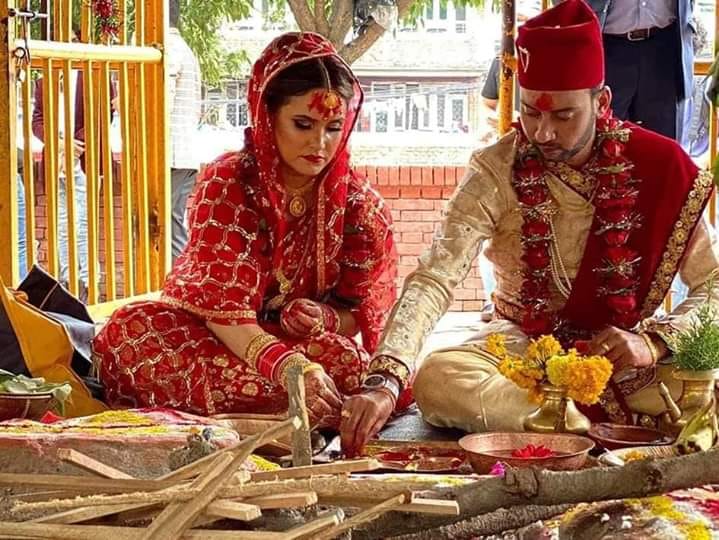 संगीतकार अर्जुन पोखरेल र गायिका दुर्गा खरेलले कसे लगनगाँठो