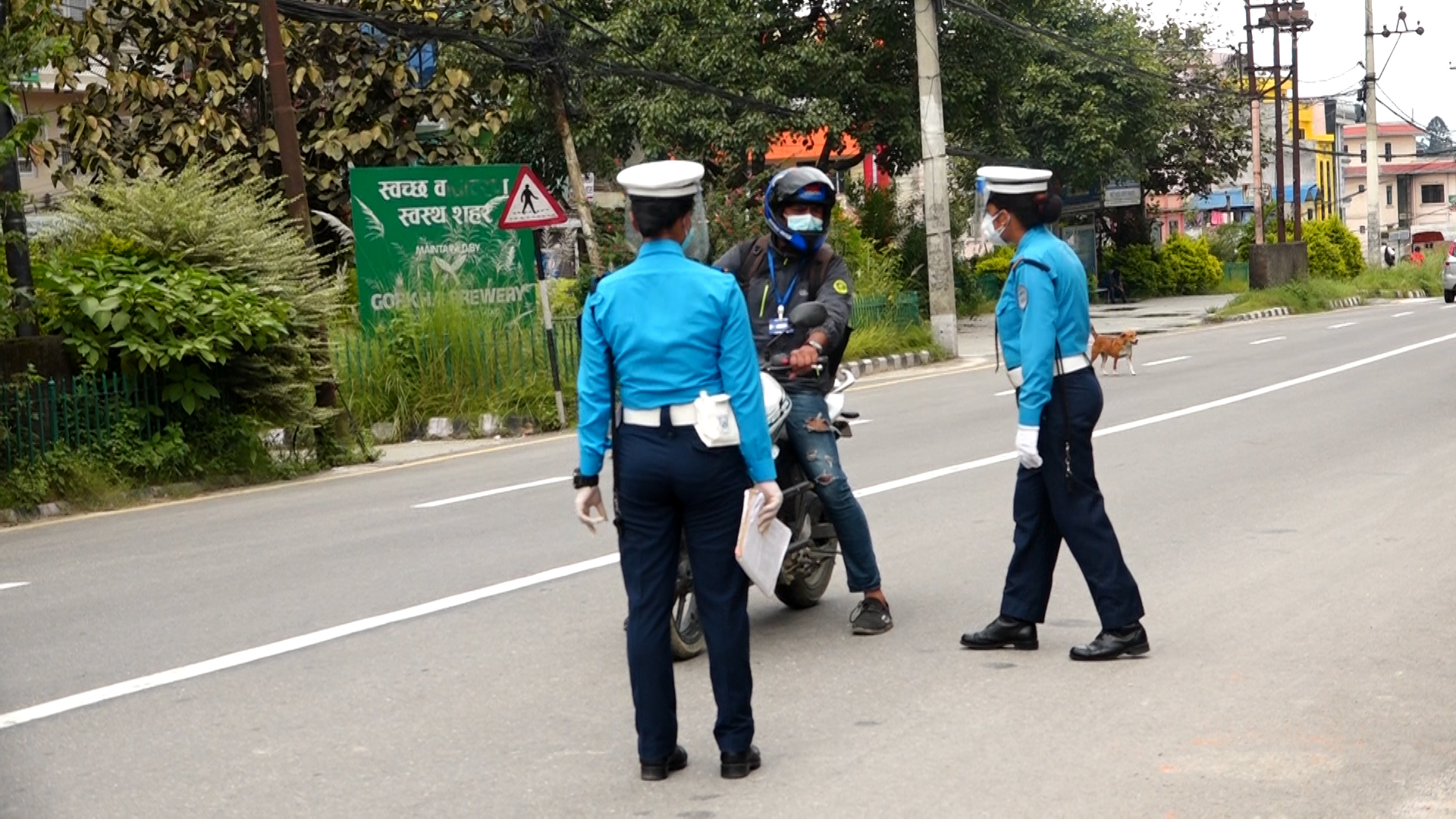 उपत्यकाको निषेधाज्ञा : सडकमा प्रहरीको कडा चेकजाँच