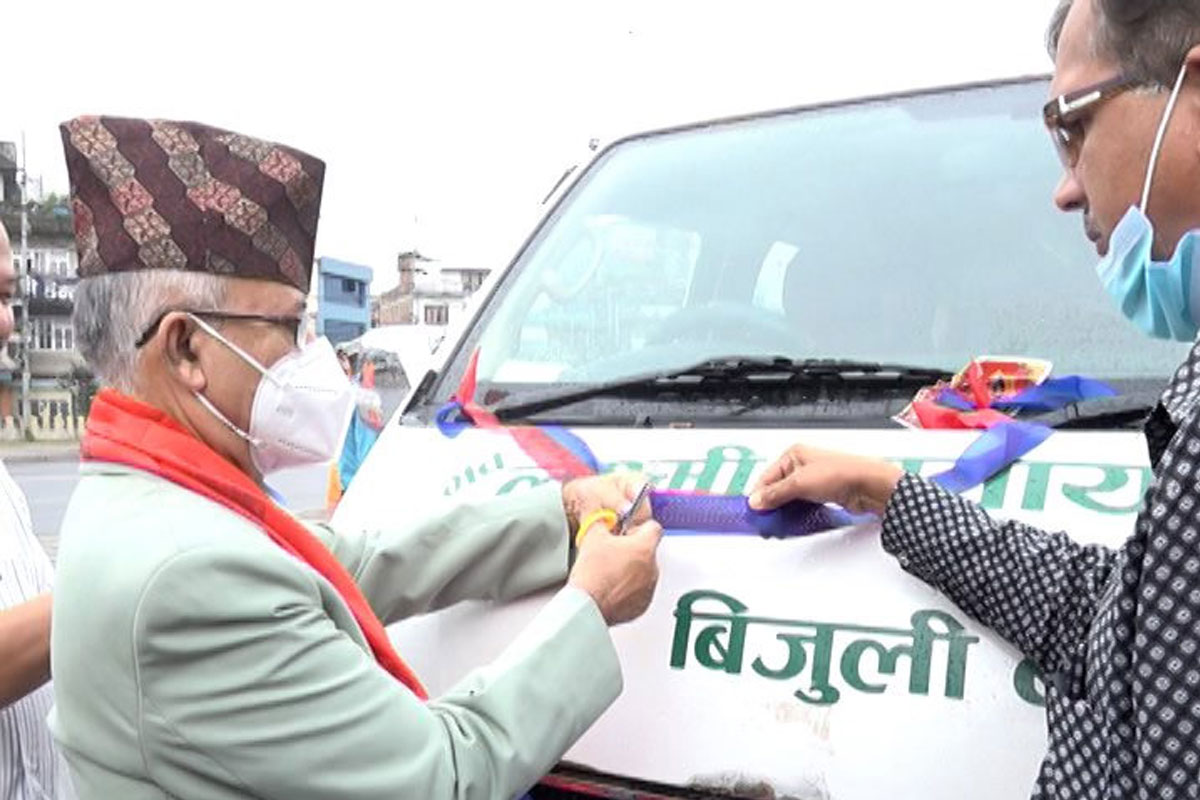 नेपालमा बिजुलीबाट लामो दूरीमा चल्ने मिनी बस सञ्चालनमा