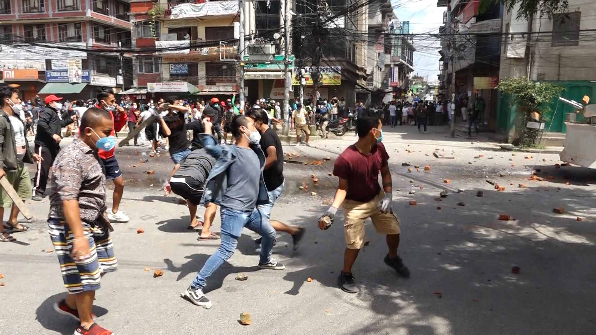 मच्छिन्द्रनाथको रथ तान्दा किन भिडे प्रहरी र युवा ?