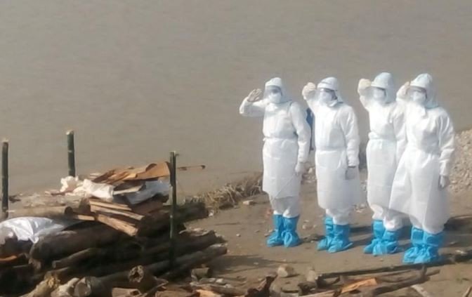 कोरोना संक्रमित मृतककाे पहिलाेपटक जलाएर गरियाे दाहसंस्कार