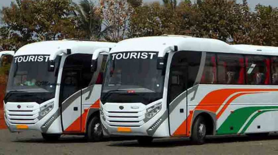 सौराहामा चल्न थाले पर्यटक बस