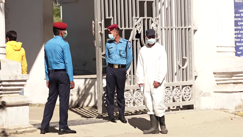 सरकारी कार्यालय खुले पनि कर्मचारी भने छैनन्