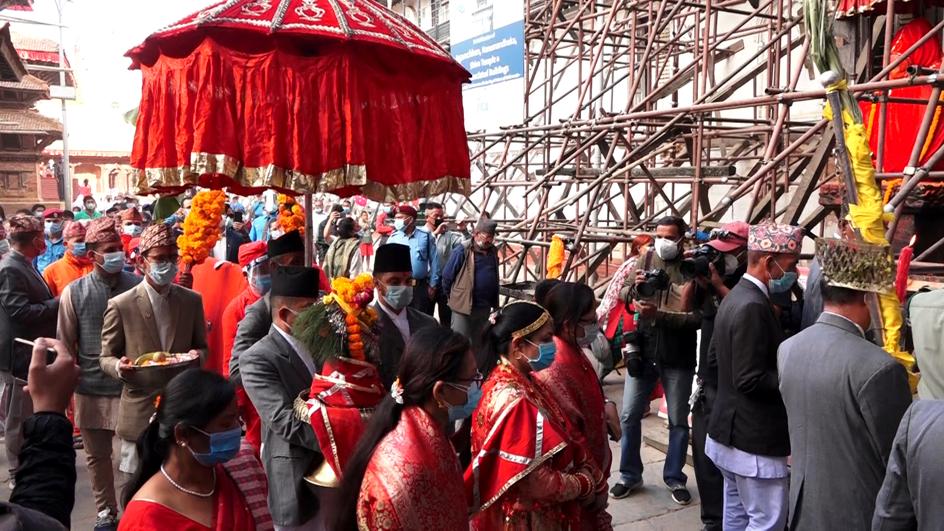 दशैं घरमा विधिपूर्वक फूलपाती भित्र्याइयो (फाेटाे फिचर)