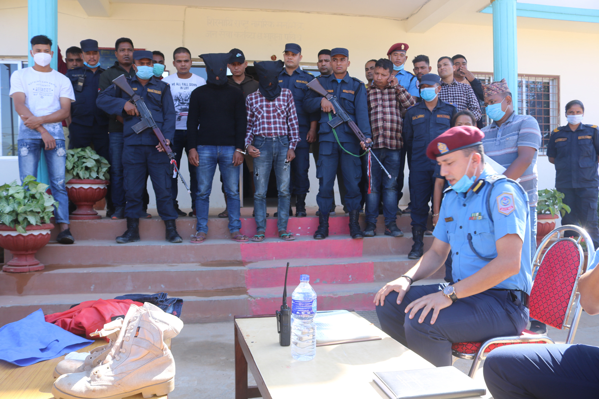 तुलसीपुरका कुमार बिकको खुट्टा छिनाल्ने दुई युवा प्रहरी नियन्त्रणमा