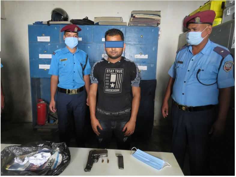 हतियार लुकाएको आरोपमा एक युवक पक्राउ