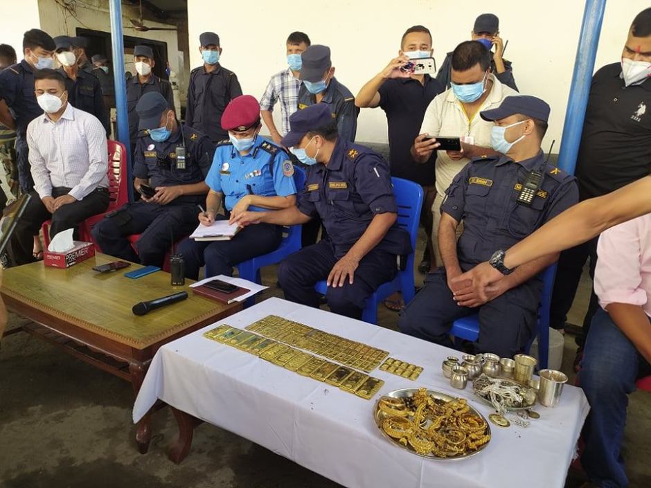 वीरगन्जको रेशमकोठीबाट २३ किलो सुन बरामद,कोही पक्राउ परेन