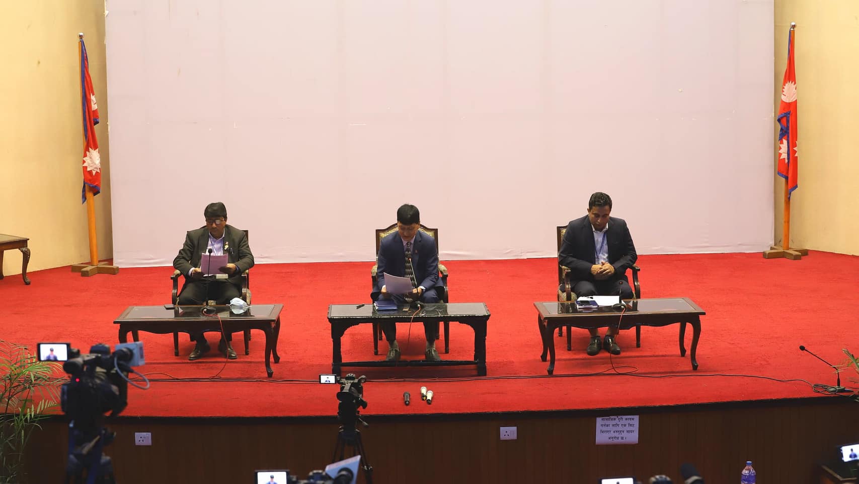 पार्टी प्यालेस खोजिदिन्छौँ, निःशुल्क खाना त्यहीँ खुवाउनुः मेयर शाक्य