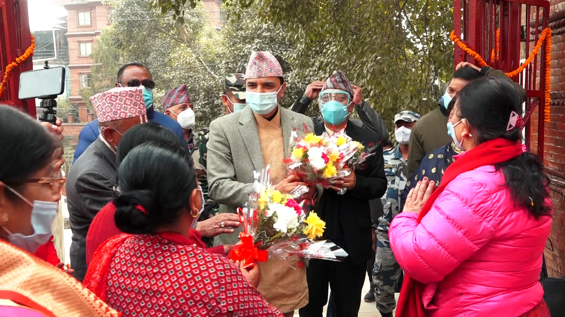 योगेश भट्टराई र गगन थापाद्वारा नारायणहिटीद्वारको उद्घाटन
