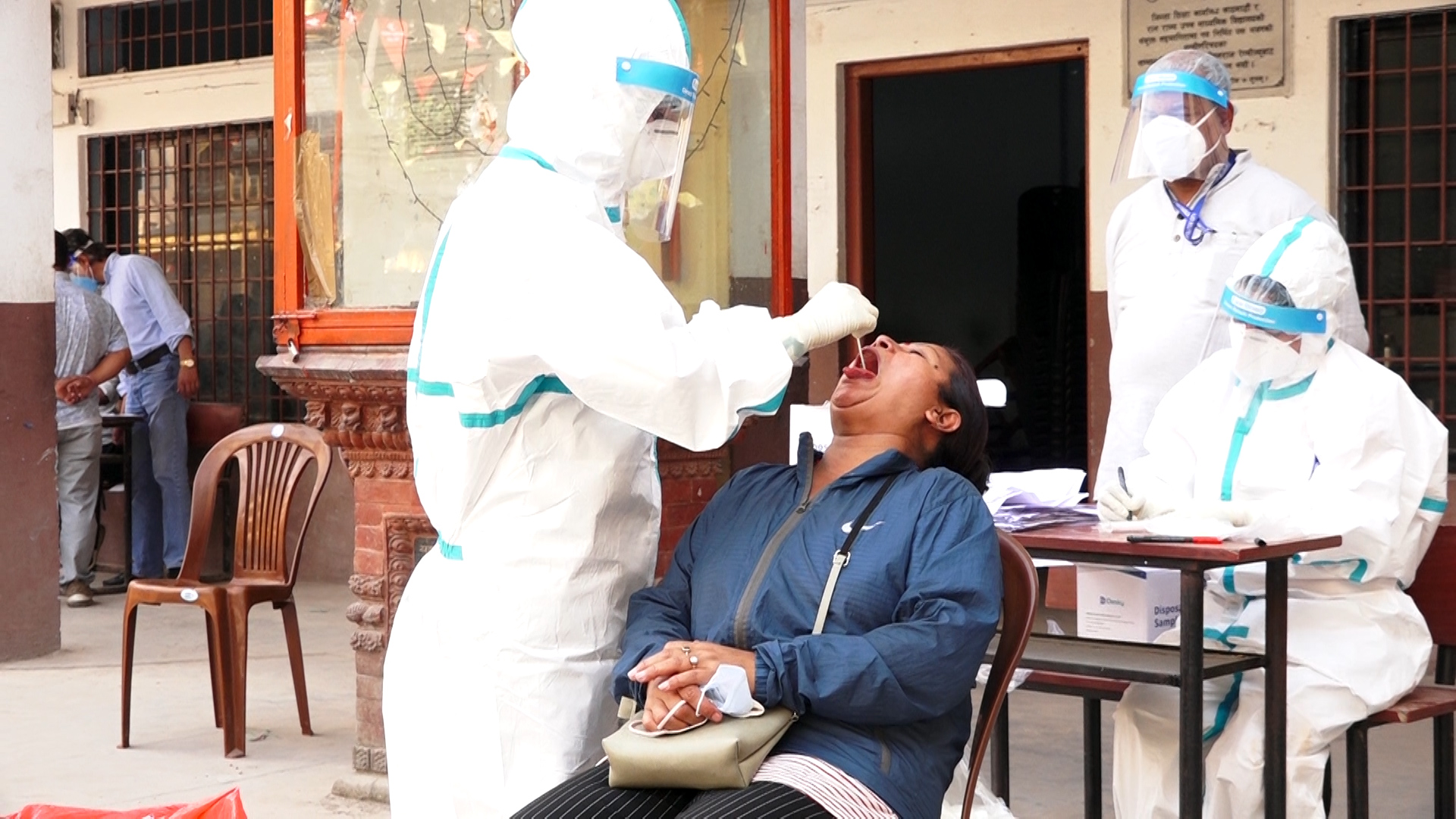 स्वास्थ्य बीमा गराएकाहरुले कोरोनाको उपचार भुक्तानी किन पाएनन् ?