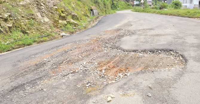 जीर्ण बन्दै राप्ती लोकमार्गः सुविधाभन्दा सास्ती धेरै