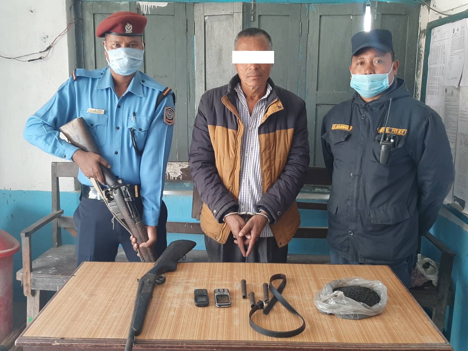 आफ्नै घरमा लुकाई राखेको हतियार सहित एक जना मोरङबाट पक्राउ