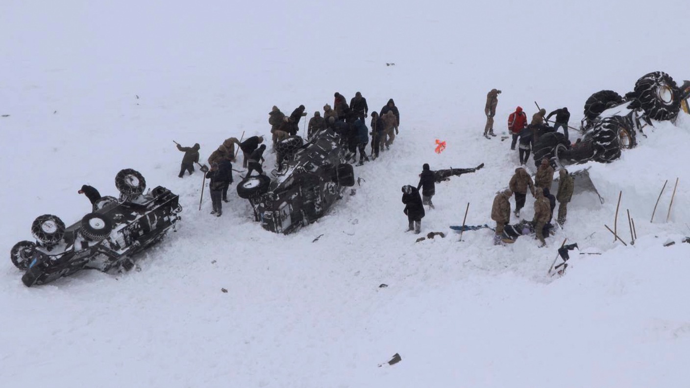 हिम पहिरोमा परी इरानमा १० जनाको मृत्यु