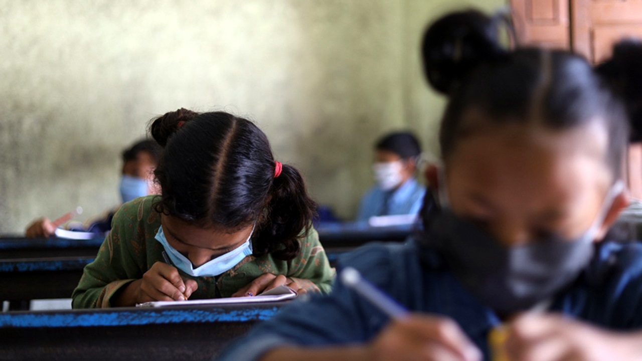 डोटीका सबै विद्यालयमा पठनपाठन शुरु, विद्यार्थी खुशी