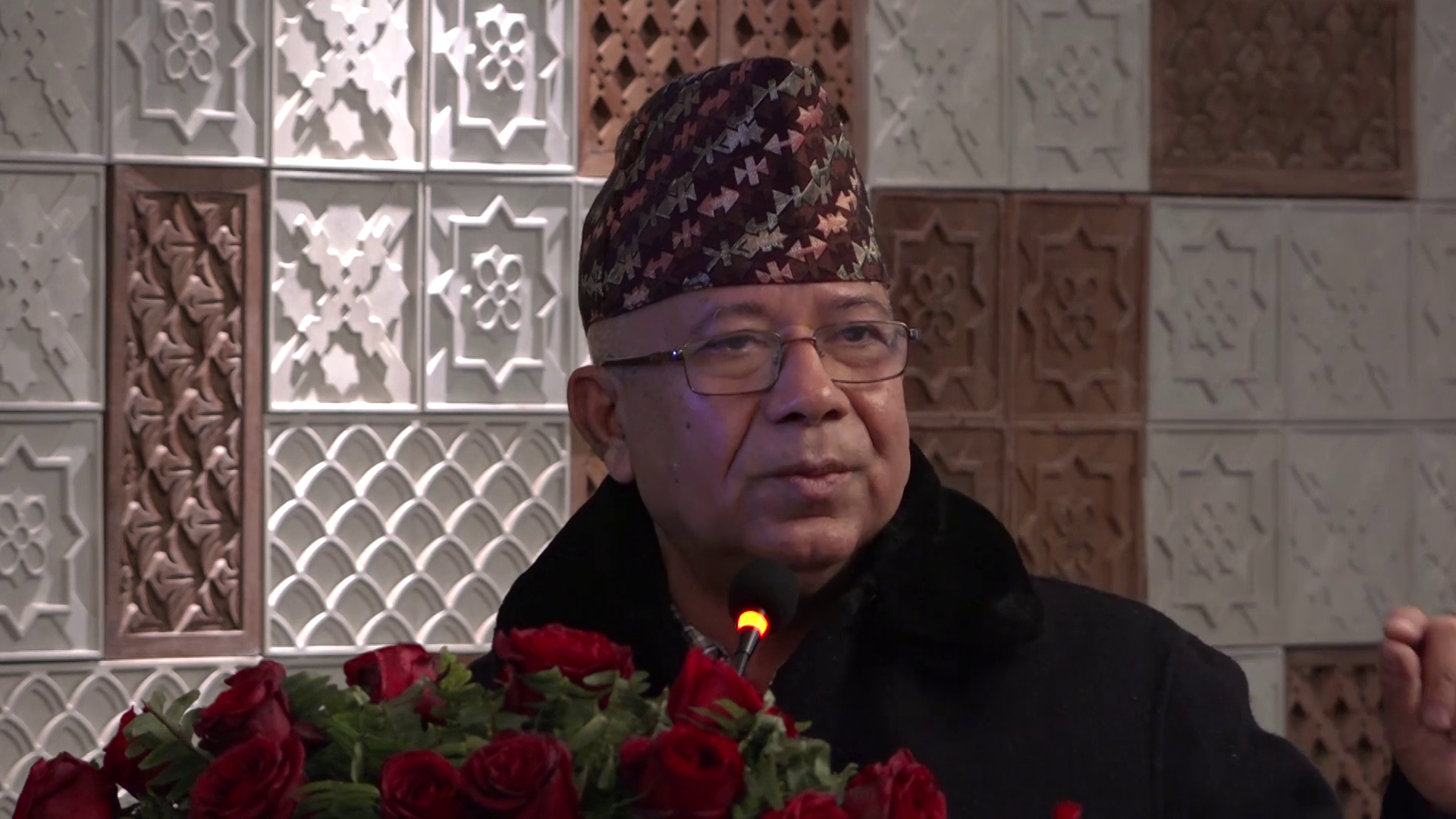 देश विकासका लागि प्राथमिकताका क्षेत्रहरु तोक्नुपर्छः माधव नेपाल