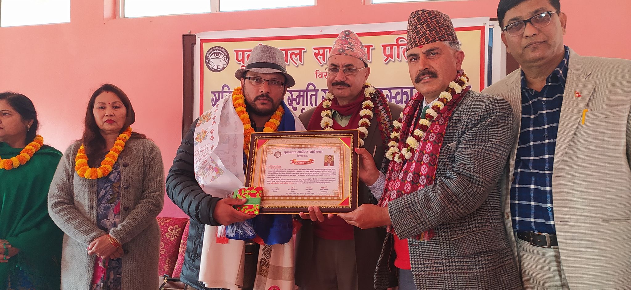 स्याङ्जाका साहित्यकारलाई विराटनगरमा सुदीश निरौला पुरस्कार प्रदान