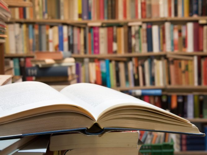 पशुपति पुस्तकालयका महत्वपूर्ण २०० पुस्तक पूर्व पदाधिकारीका घरमा