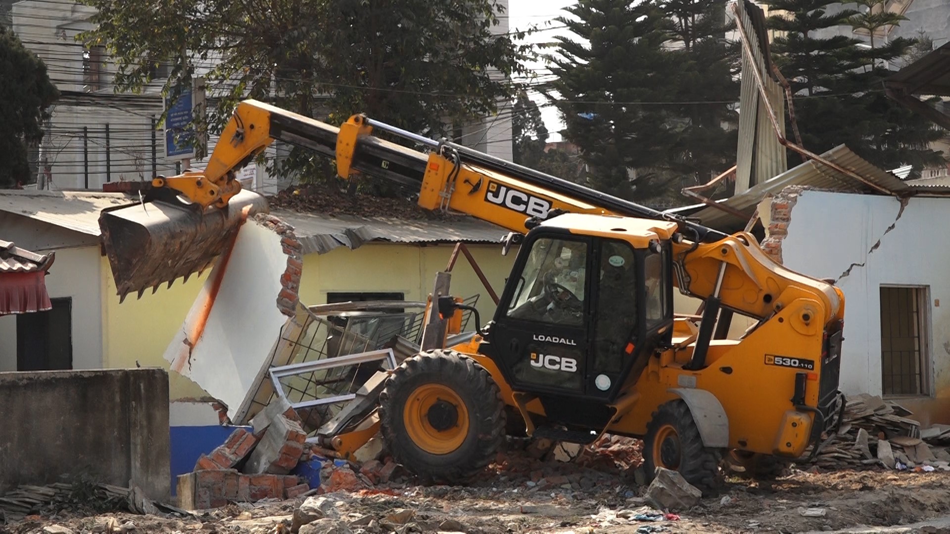 कमल पोखरी आसपास किन चल्यो डोजर ? (तस्बिरसहित)