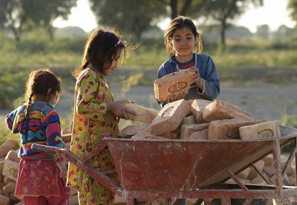 साथीहरु त स्कुल जान्छन्, म पढ्न गए मेरो कापी, किताब खर्चमै समस्या हुन्छ