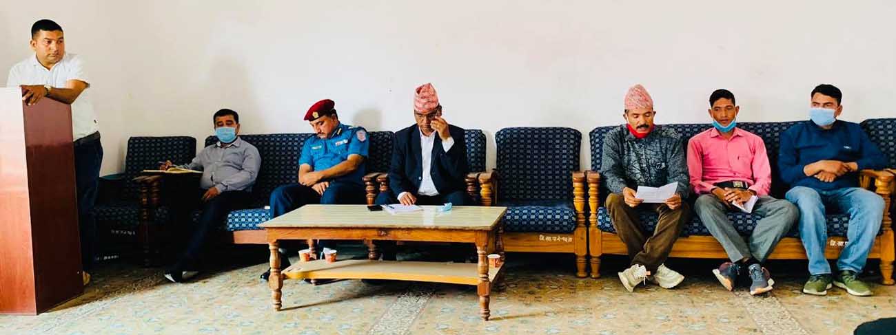 दाङका आन्दोलित मजदूरहरूको तलबभत्ता नियमित रूपमा उपलब्ध गराउन व्यवसायीहरू सहमत